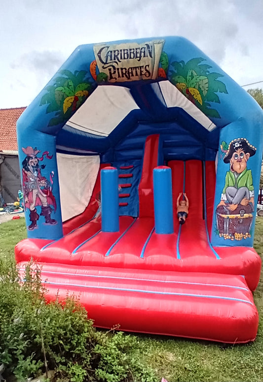Pirates des caraibes: Toboggan / escalade / obstacle